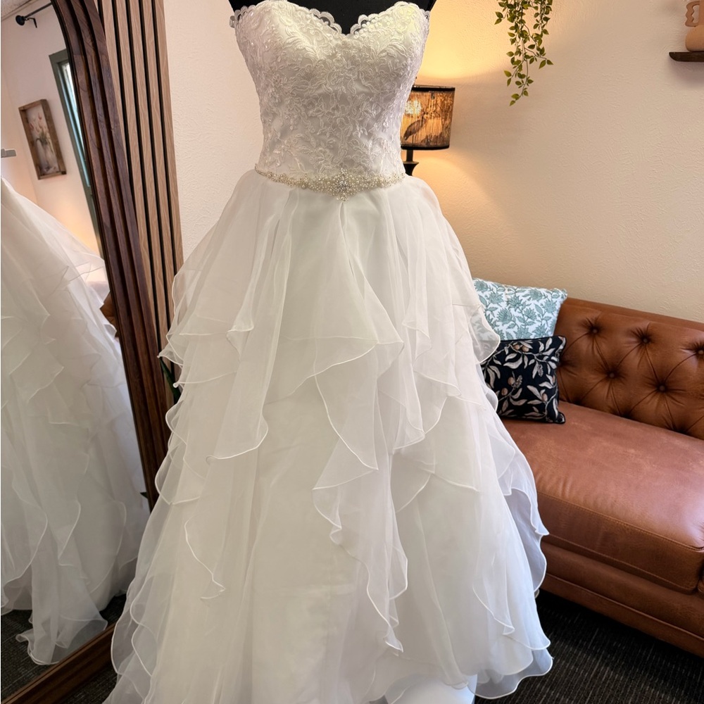 David's Bridal White Lace Wedding Dress